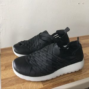 Women’s Roshe Run Woven 2.0 worn ONCE